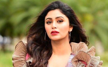 শ্বশুরবাড়িতে গিয়ে প্রতিবেশীকে দেখে চমকে গেলেন ঋতাভরী!