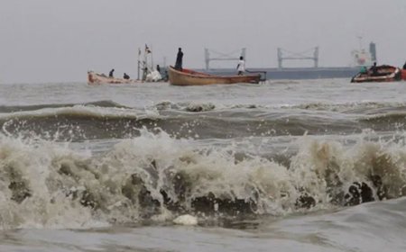 সমুদ্র বন্দরে ৩ নম্বর সতর্ক সংকেত